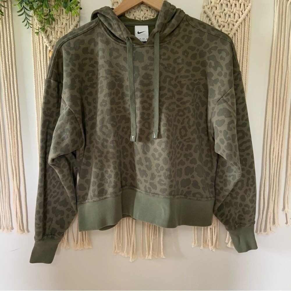 NIKE Women's Get Fit Pullover Green Leopard Cropped Training Hoodie Size XS